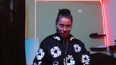 Snapshot of noha_thomson chatting on 09.20.25 Noha Thomson online show from 09.20.25