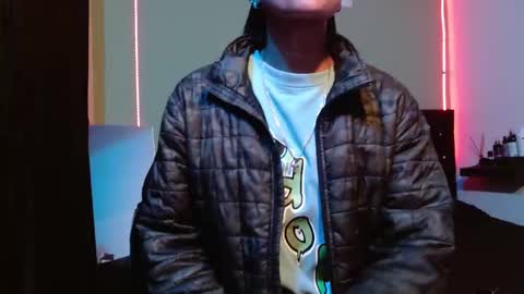 Snapshot of noha_thomson chatting on 10.03.25 Noha Thomson online show from 10.03.25