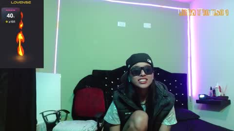 Snapshot of noha_thomson chatting on 10.21.25 Noha Thomson online show from 10.21.25