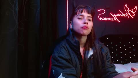 Snapshot of noha_thomson chatting on 11.28.25 Noha Thomson online show from 11.28.25