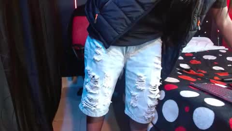 Snapshot of noha_thomson chatting on 12.05.25 Noha Thomson online show from 12.05.25