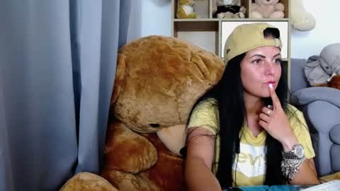 Snapshot of noirbella chatting on 07.31.26 noirbella online show from 07.31.26