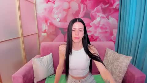 Snapshot of noirdiva chatting on 06.17.26 NoirDiva online show from 06.17.26