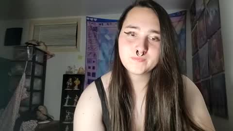 Snapshot of nonbinarybeauty20 chatting on 03.05.25 nonbinarybeauty20 online show from 03.05.25