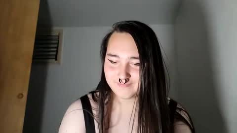 Snapshot of nonbinarybeauty20 chatting on 10.27.25 nonbinarybeauty20 online show from 10.27.25