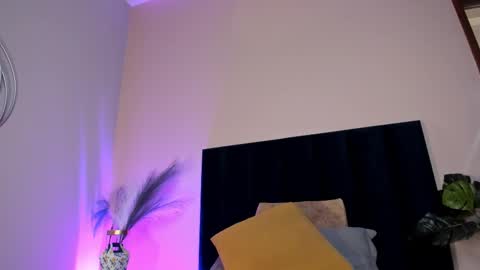 Nora Da Silva online show from 11.22.25