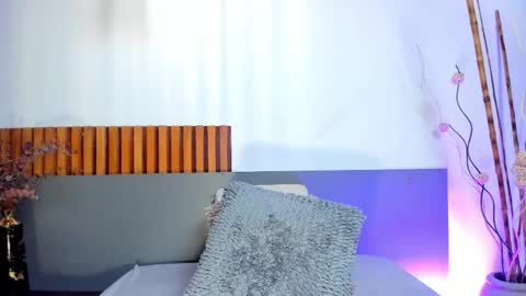 Nora Da Silva online show from 04.27.26
