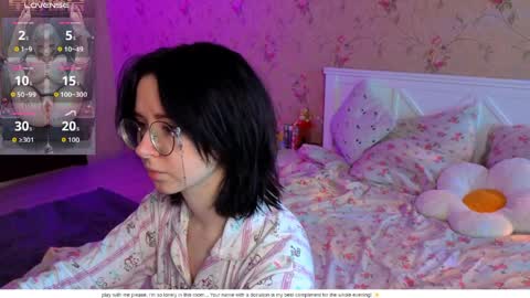 Snapshot of nora_failure chatting on 04.10.26 Nora Failure online show from 04.10.26