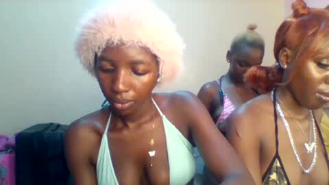 Snapshot of norababy20 chatting on 06.25.26 Norababy20 online show from 06.25.26