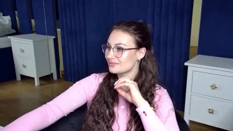 Snapshot of norafoxes chatting on 01.12.26 NoraFoxes online show from 01.12.26