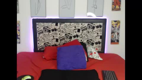 Snapshot of normaa22 chatting on 09.18.25 Norma online show from 09.18.25