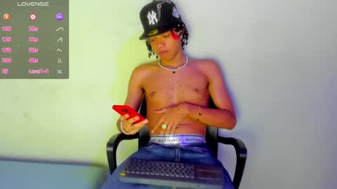 Snapshot of not_hoffman chatting on 01.10.25 HOFFMAN online show from 01.10.25