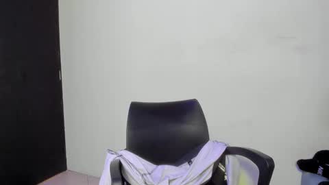 Snapshot of not_hoffman chatting on 02.28.25 HOFFMAN online show from 02.28.25