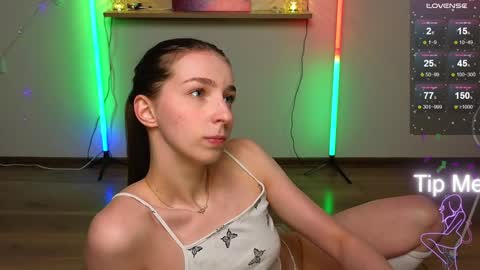 Hello My name is Helene NTMU  Finger up if u like what u see online show from 01.24.25