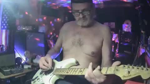 Snapshot of notflamingfart chatting on 11.30.25 notflamingfart online show from 11.30.25