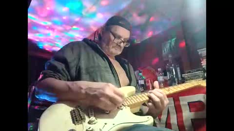 Snapshot of notflamingfart chatting on 12.17.25 notflamingfart online show from 12.17.25