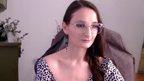 nova_mystic online show from 10.15.25