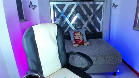 Snapshot of nova_sex1 chatting on 06.18.26 nova online show from 06.18.26