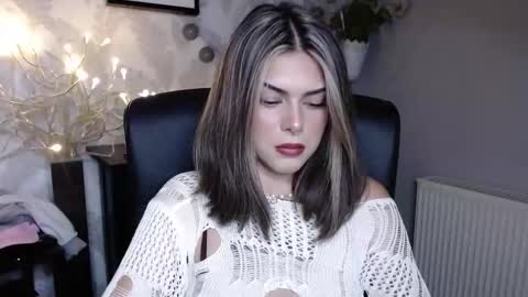 Snapshot of nova_sin chatting on 09.17.25 Nova online show from 09.17.25