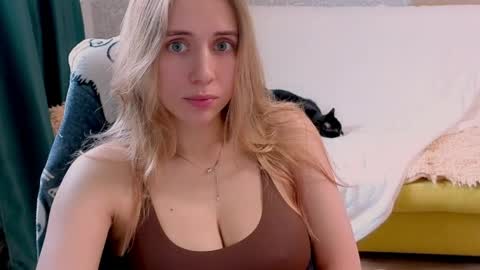 Snapshot of nova_sun chatting on 05.29.26 Mary online show from 05.29.26