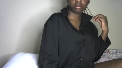 Snapshot of novaah chatting on 11.16.25 novaah online show from 11.16.25