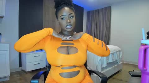 Snapshot of novacandy chatting on 12.28.24 Nova online show from 12.28.24