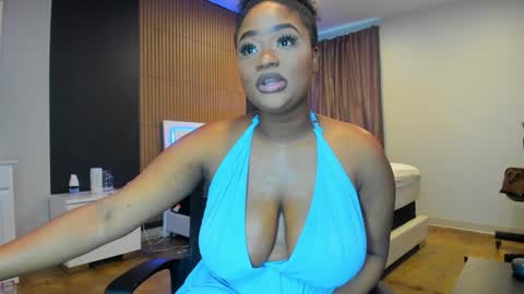 Snapshot of novacandy chatting on 02.06.25 Nova online show from 02.06.25