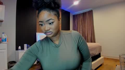 Snapshot of novacandy chatting on 02.11.25 Nova online show from 02.11.25