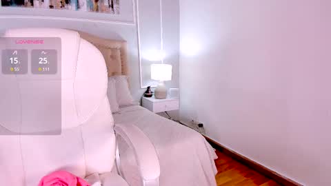 Snapshot of novacyysantos chatting on 02.11.25 Andrea online show from 02.11.25