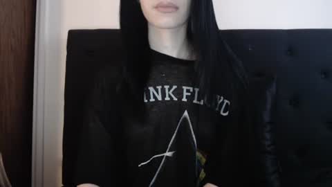 Snapshot of novafrey chatting on 12.03.25 Olivia online show from 12.03.25