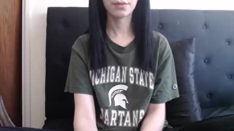 Snapshot of novafrey chatting on 12.04.25 Olivia online show from 12.04.25