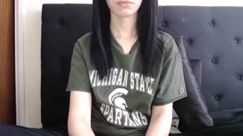 Snapshot of novafrey chatting on 12.05.25 Olivia online show from 12.05.25