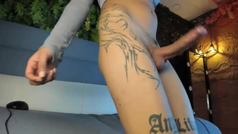 Snapshot of novi_rosse chatting on 11.19.25 Novi online show from 11.19.25