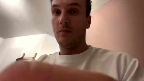 Snapshot of noya01 chatting on 10.18.25 Yannick online show from 10.18.25