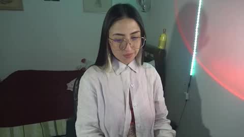 Snapshot of nymph_frida chatting on 03.06.26 Frida online show from 03.06.26