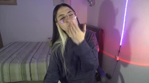 Snapshot of nymph_frida chatting on 04.01.26 Frida online show from 04.01.26