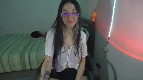 Snapshot of nymph_frida chatting on 04.05.26 Frida online show from 04.05.26