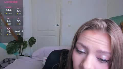 Snapshot of nymphobabee chatting on 02.20.26 crystal 3 online show from 02.20.26