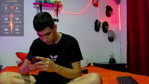 Snapshot of nymphobuddies chatting on 01.10.25 David and Steven Independents online show from 01.10.25