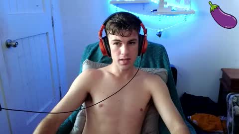 Snapshot of nzcitizen chatting on 01.12.26 NZ Citizen online show from 01.12.26