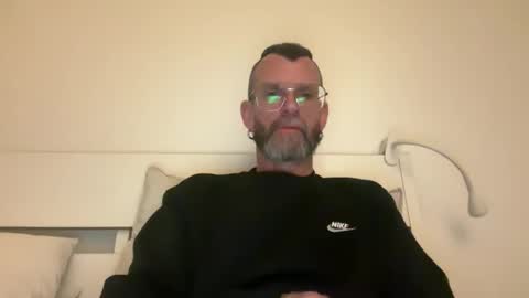 Snapshot of o_johnny_deep_o chatting on 11.25.25 Jonathan Deep online show from 11.25.25