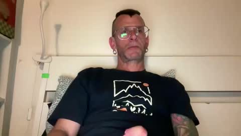 Snapshot of o_johnny_deep_o chatting on 04.08.26 Jonathan Deep online show from 04.08.26