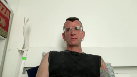 Snapshot of o_johnny_deep_o chatting on 04.12.26 Jonathan Deep online show from 04.12.26
