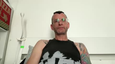 Snapshot of o_johnny_deep_o chatting on 04.19.26 Jonathan Deep online show from 04.19.26