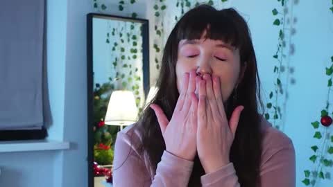 hey hey i am Lora and im new here hope to have some good time here 3 online show from 12.14.25