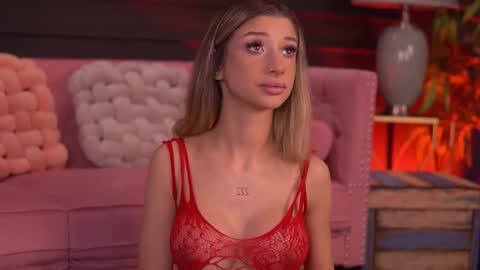 Snapshot of odettebensen chatting on 12.21.25 Odette online show from 12.21.25