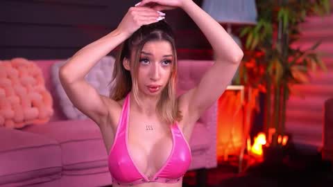 Snapshot of odettebensen chatting on 02.04.26 Odette online show from 02.04.26