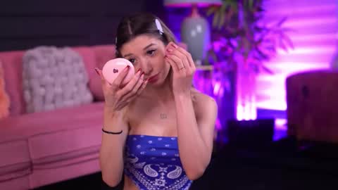 Snapshot of odettebensen chatting on 02.12.26 Odette online show from 02.12.26