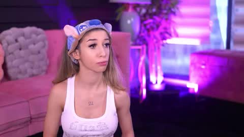 Snapshot of odettebensen chatting on 02.20.26 Odette online show from 02.20.26