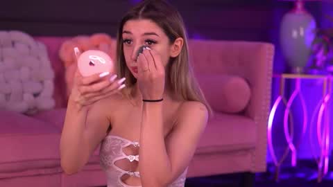 Snapshot of odettebensen chatting on 03.20.26 Odette online show from 03.20.26